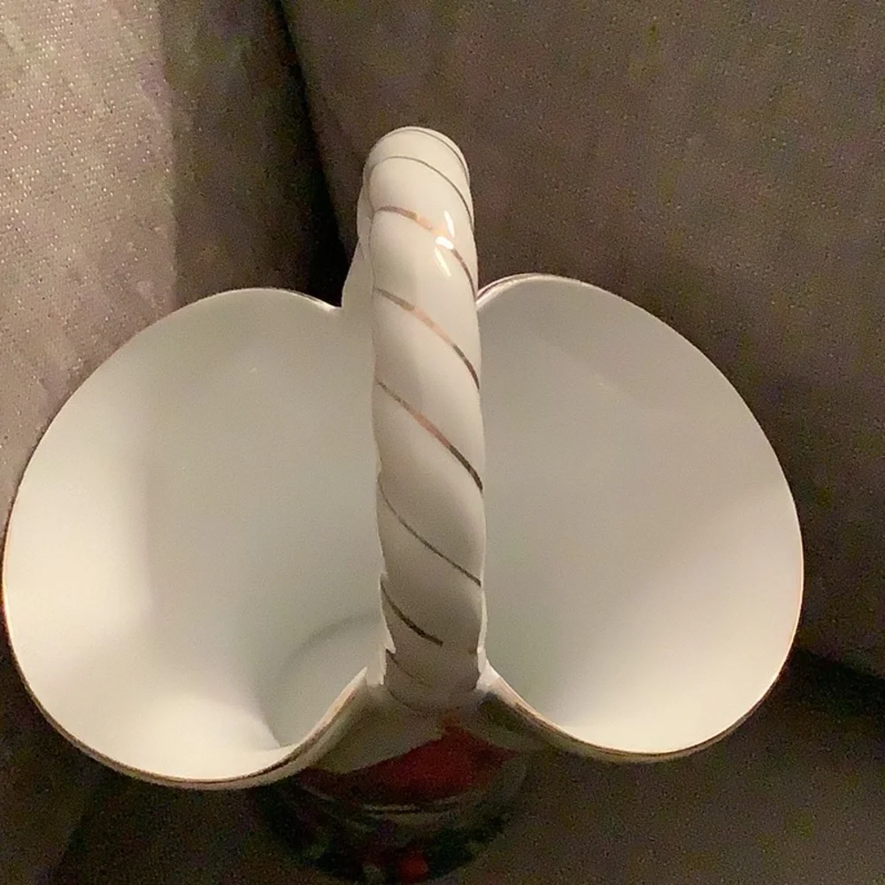 Hautman Brothers Collection Vintage Basket Cardinal in Holly